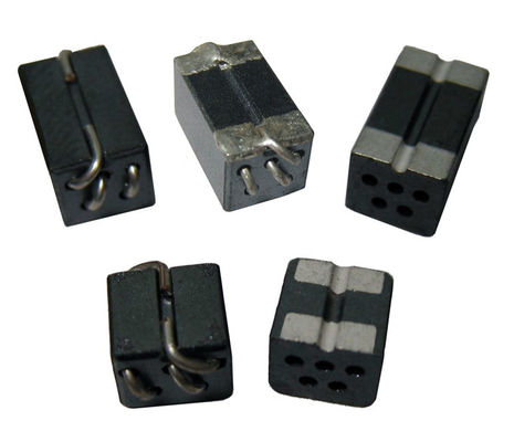 EMI قمع الفريت حبة المحاثات لينة نوع NiZn المواد 5.0 * 5.5 * 4.6mm